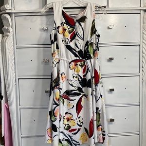 Very nice dress white w/flowers. It even has pockets.